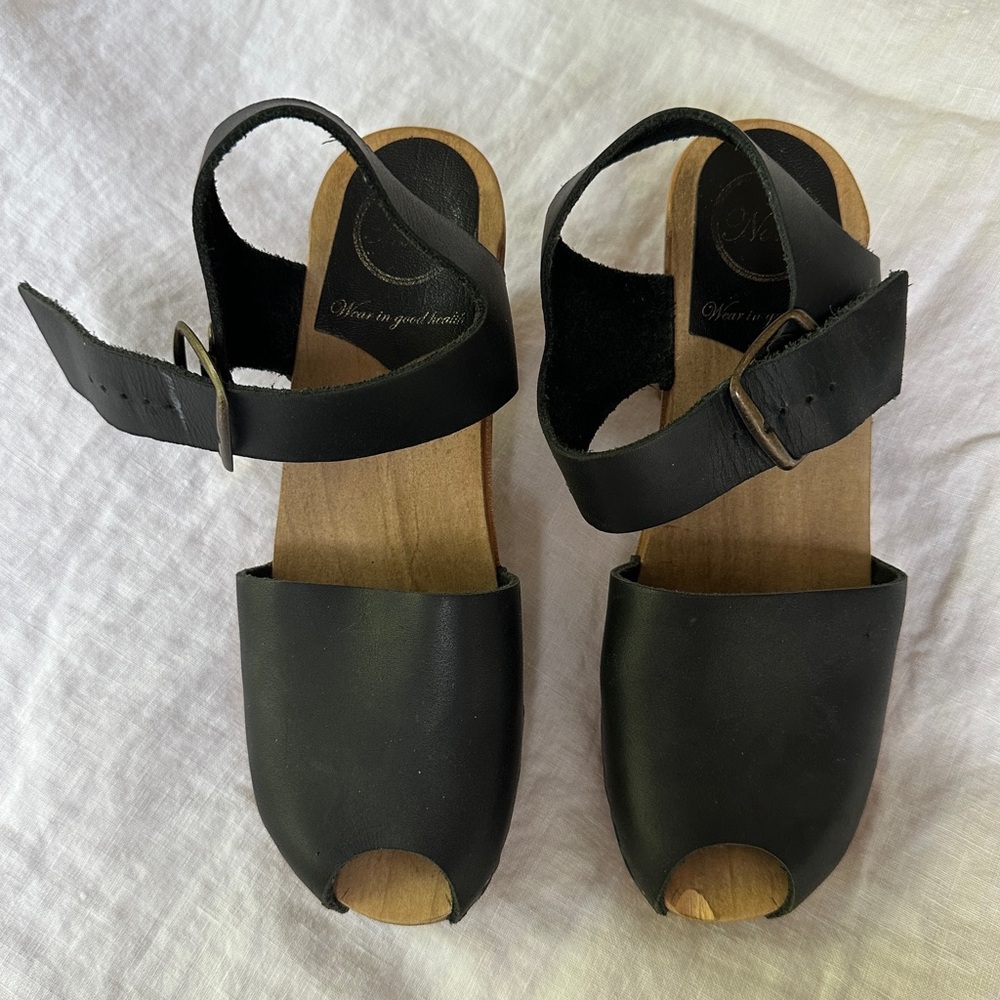 No. 6 | Clogs | Black | 37